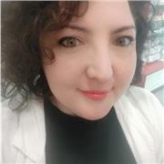 Laureata in Biologia e Farmacia impartisce lezioni a studenti di scuola elementare, media, superiore ed università, sia a domicilio che online